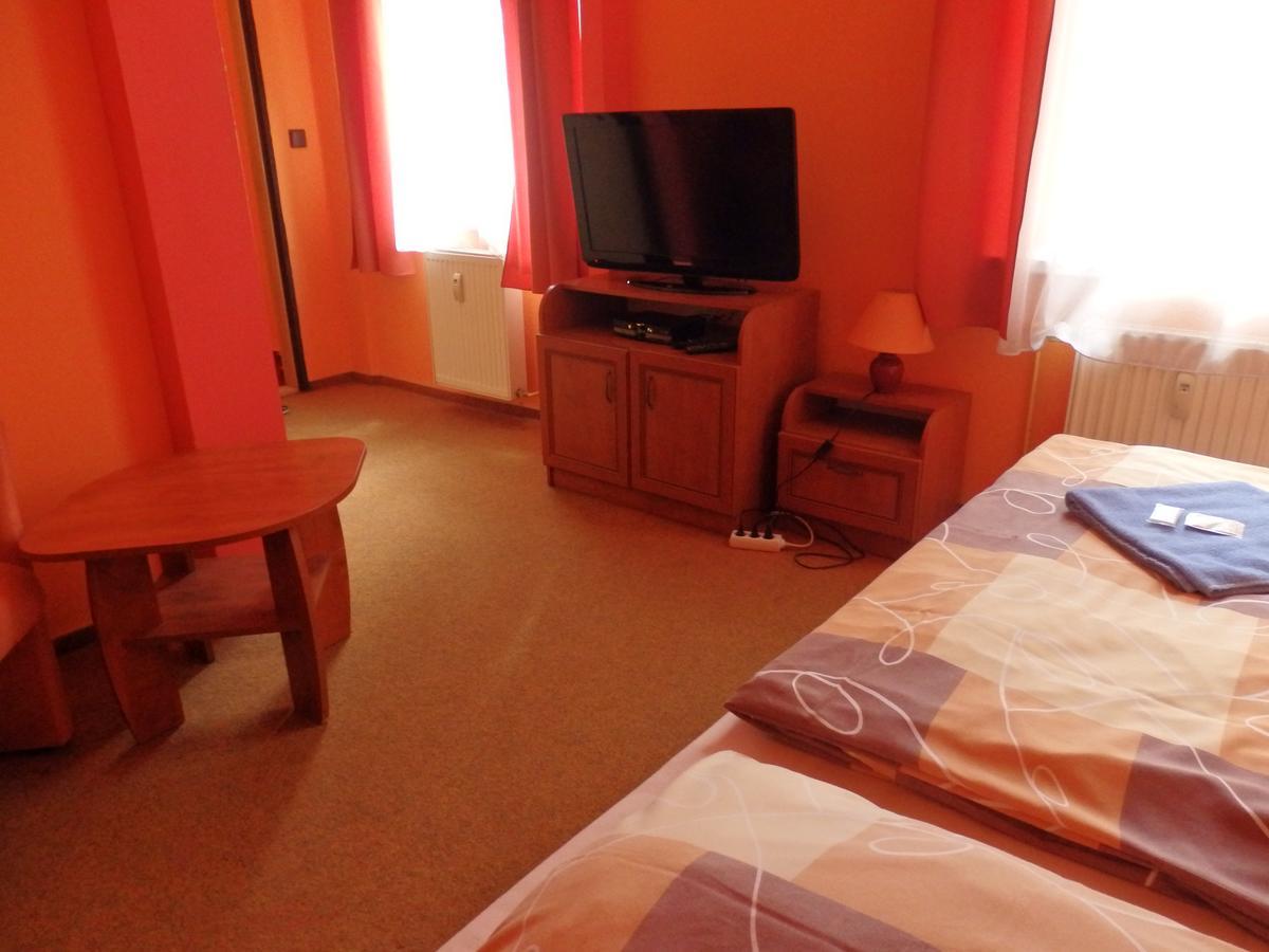 Hotel Zlaty Kriz Тепліце Екстер'єр фото