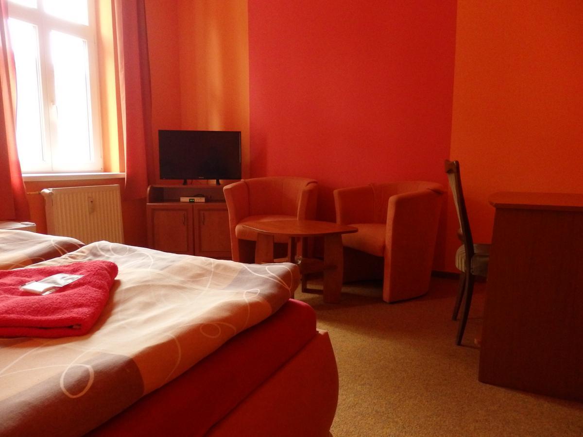 Hotel Zlaty Kriz Тепліце Екстер'єр фото