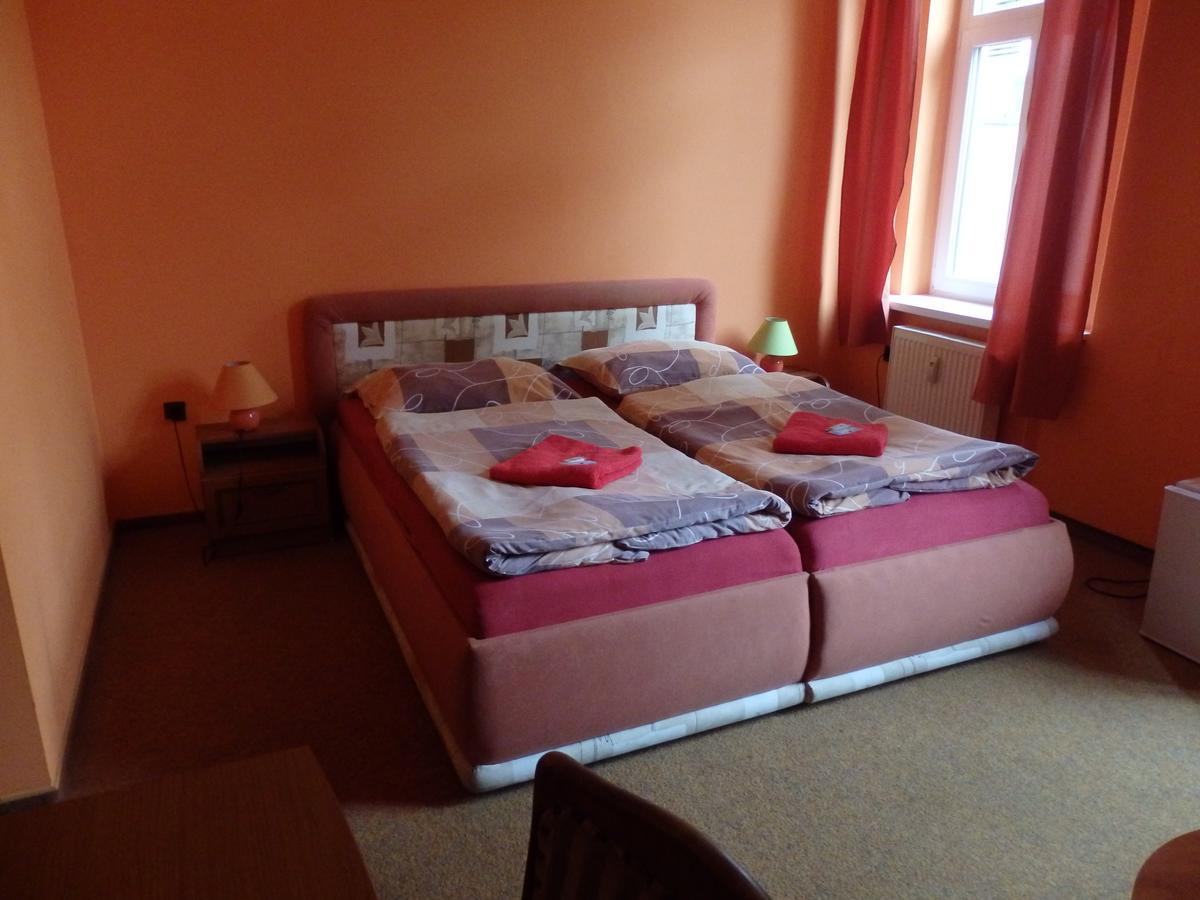 Hotel Zlaty Kriz Тепліце Екстер'єр фото