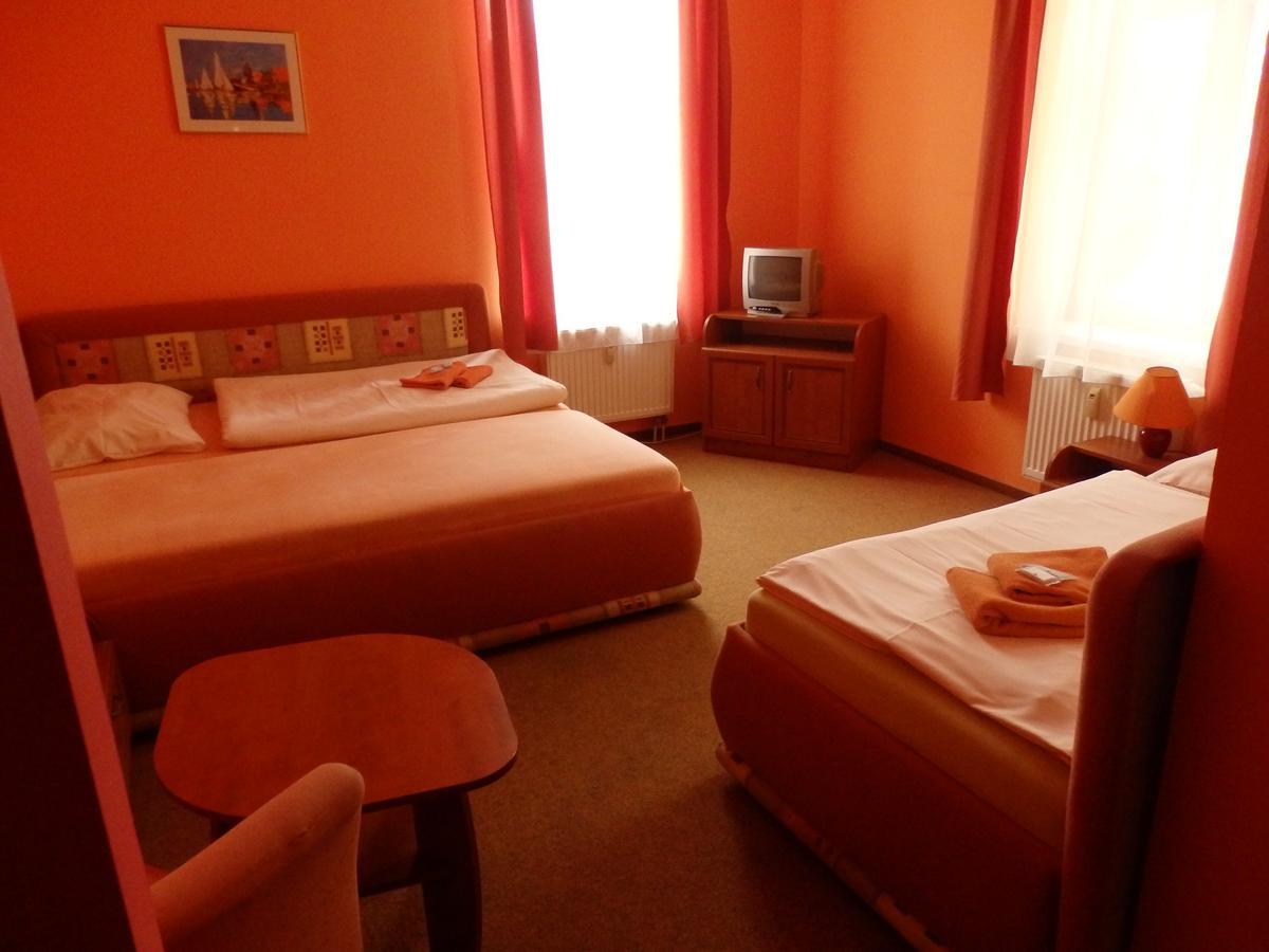 Hotel Zlaty Kriz Тепліце Екстер'єр фото